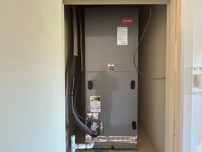 More Photos Of 140 AN County Road 140, Palestine Flex For Sale