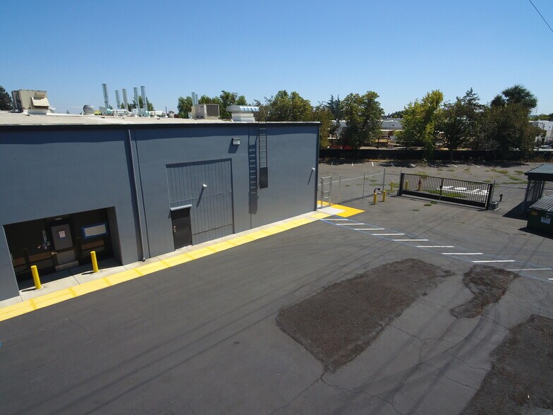 Primary Photo Of 3959-3971 Commerce Dr, West Sacramento Warehouse For Lease