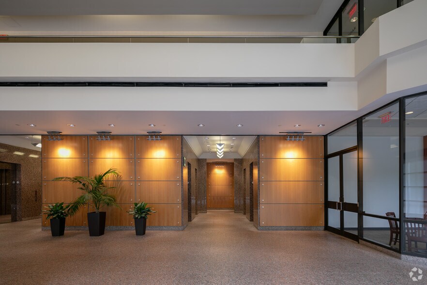 More Photos Of 1 Ravinia Dr, Atlanta Office For Lease