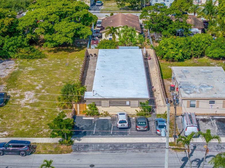 More Photos Of 223 SW 5th Ct, Deerfield Beach Multifamily For Sale