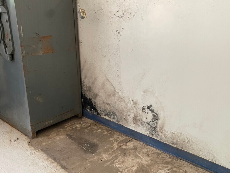 More Photos Of 937 N 1st St, Stephens Restaurant For Sale