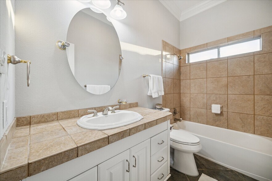 More Photos Of 8639 Bart Ln, Houston Office For Lease