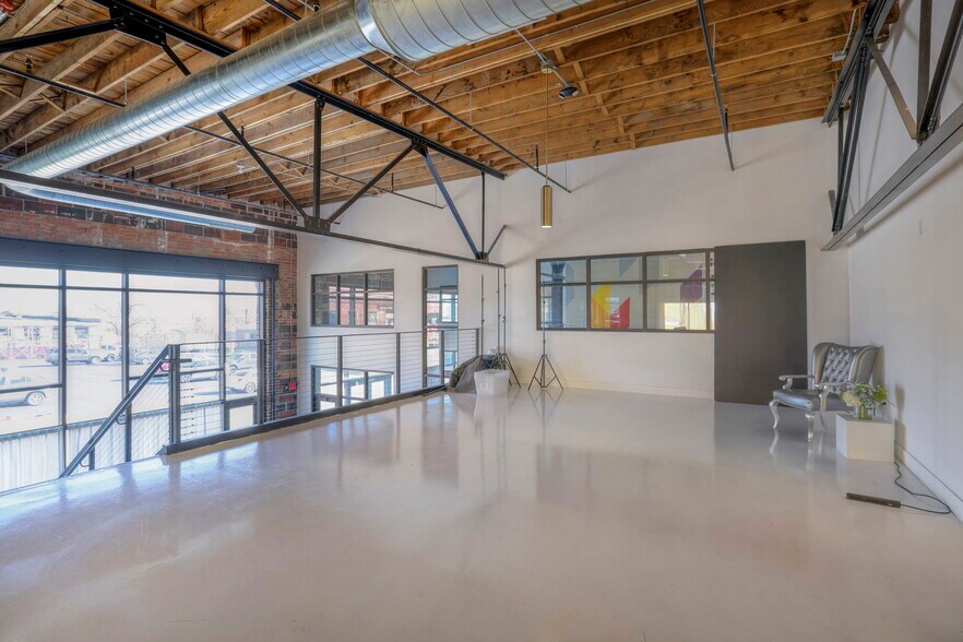 More Photos Of 1604 Locust St, Kansas City Office For Lease