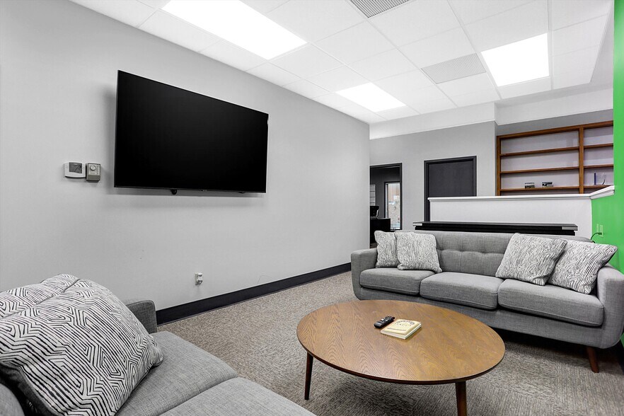 More Photos Of 615 Russell Ave, Indianapolis Medical For Sale