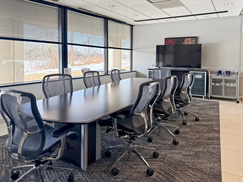 More Photos Of 100 S Saunders Rd, Lake Forest Coworking Space