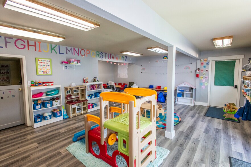 More Photos Of 1275 E State St, Eagle Daycare Center For Sale