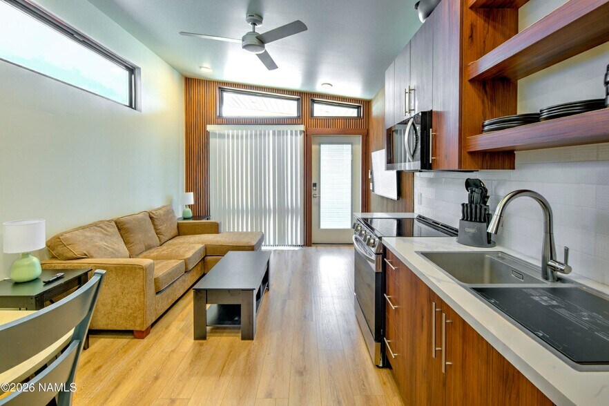 More Photos Of 2141 W Third St, Winslow Hotel For Sale