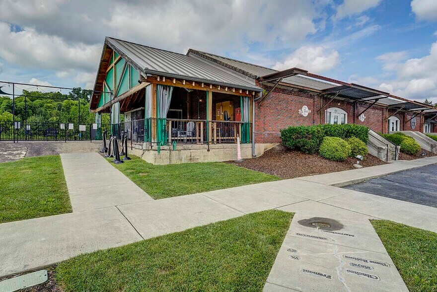 More Photos Of 151 E Main St, Kingsport Loft Creative Space For Lease