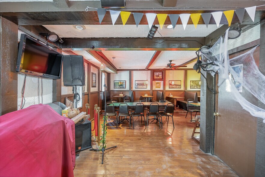 More Photos Of 3934-3938 Decoursey Ave, Covington Bar For Sale