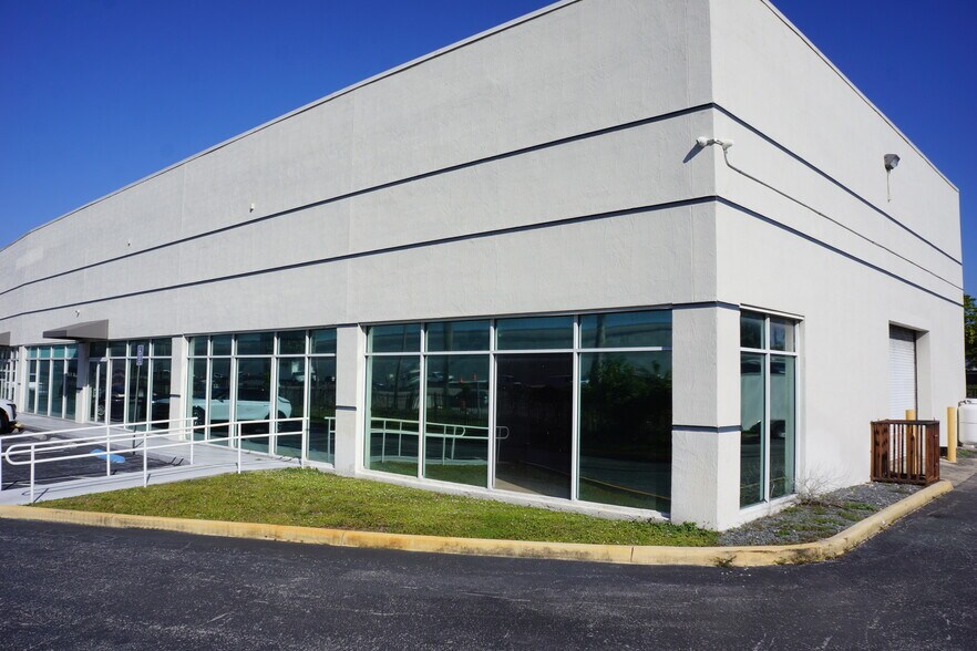 More Photos Of 755-833 NW 167th St, Miami Flex For Lease
