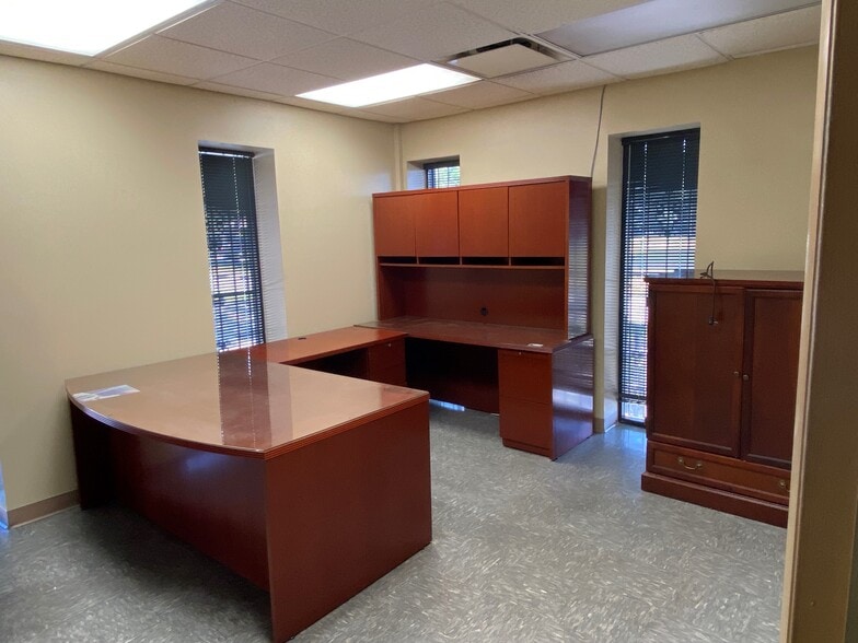 More Photos Of 5110 S Westshore Blvd, Tampa Warehouse For Lease