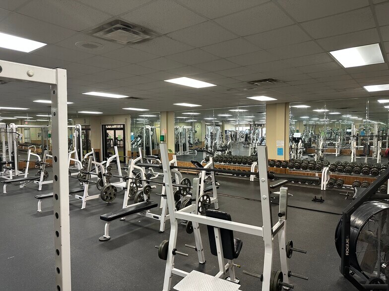 More Photos Of 106 Bowling Ln, Dublin Flex For Sale