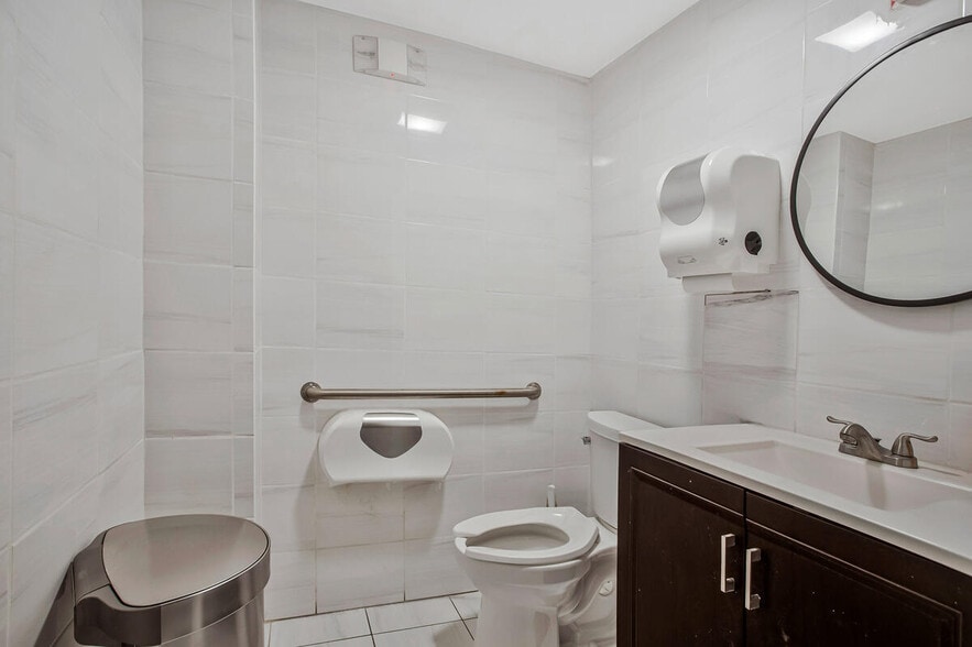 More Photos Of 81 Main St, Annapolis Restaurant For Sale