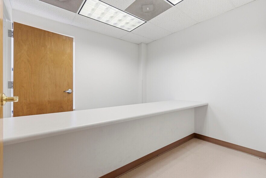 More Photos Of 718 N Martin St, East Prairie Office For Sale