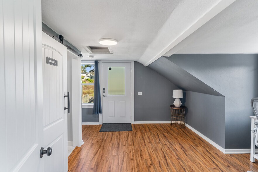 More Photos Of 40 Main St, Pacific Beach Office For Sale