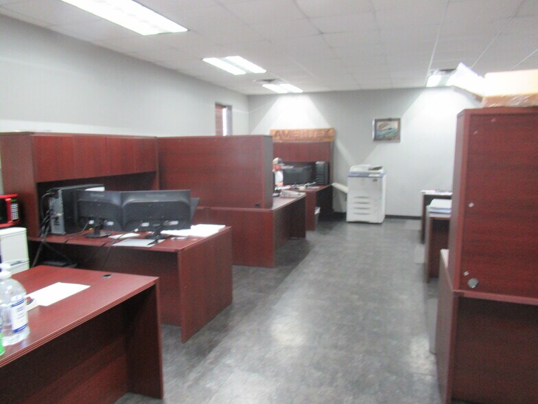 More Photos Of 13391 E Fm 1097 Rd, Willis Manufacturing For Sale