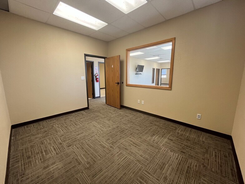 More Photos Of 910 Pinon Ranch Vw, Colorado Springs Office For Lease
