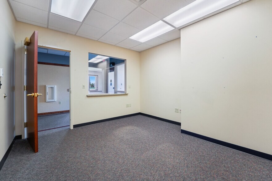 More Photos Of 790 Eastgate Dr, Ripon Medical For Sale