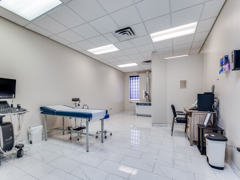 More Photos Of 330 Grapevine Hwy, Hurst Office For Sale