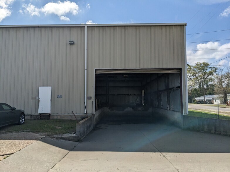 More Photos Of 314 N Maple St, Adel Manufacturing For Sale