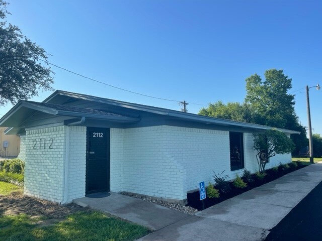 Primary Photo Of 2112 E Highway 82, Gainesville Office For Lease