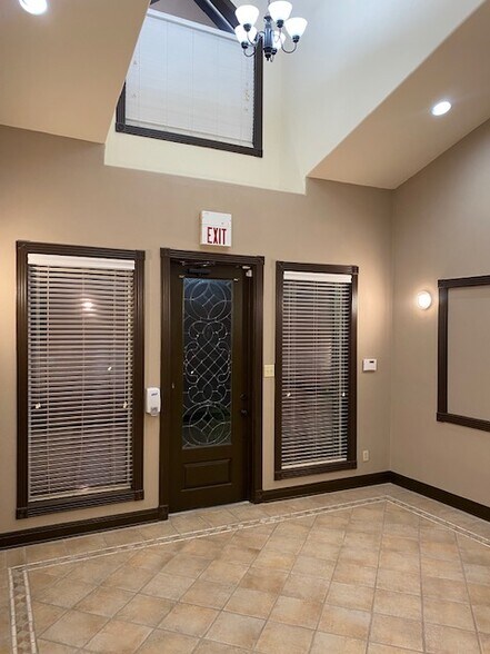 More Photos Of 15303 Huebner Rd, San Antonio Office For Lease