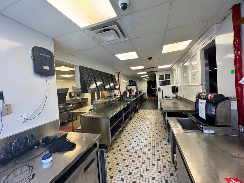 More Photos Of 408 Market Square Dr, Maysville Restaurant For Sale