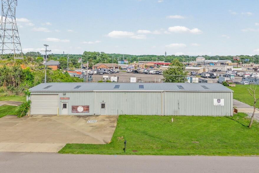 More Photos Of 1761 Jardco Dr, Clarksville Warehouse For Lease