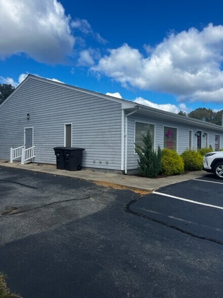 Primary Photo Of 1226 S Main St, Emporia Freestanding For Sale