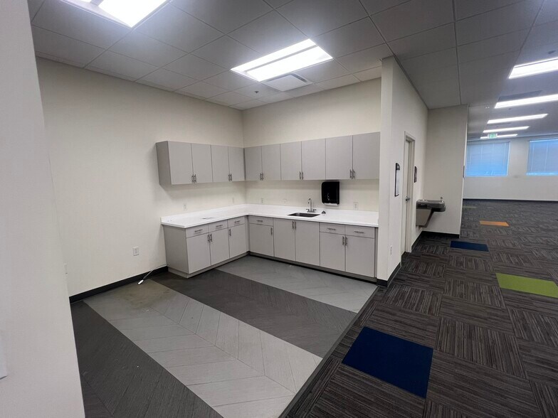 More Photos Of 870 W Robinson Dr, North Salt Lake Warehouse For Lease