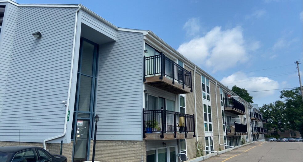 More Photos Of 720 W Michigan Ave, Jackson Apartments For Sale