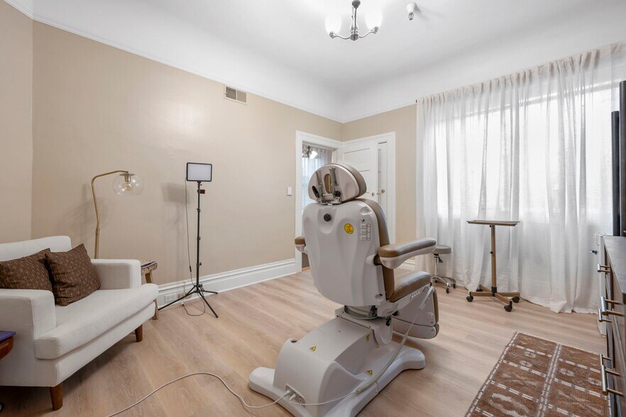 More Photos Of 2250 Union St, San Francisco Storefront Retail Office For Sale