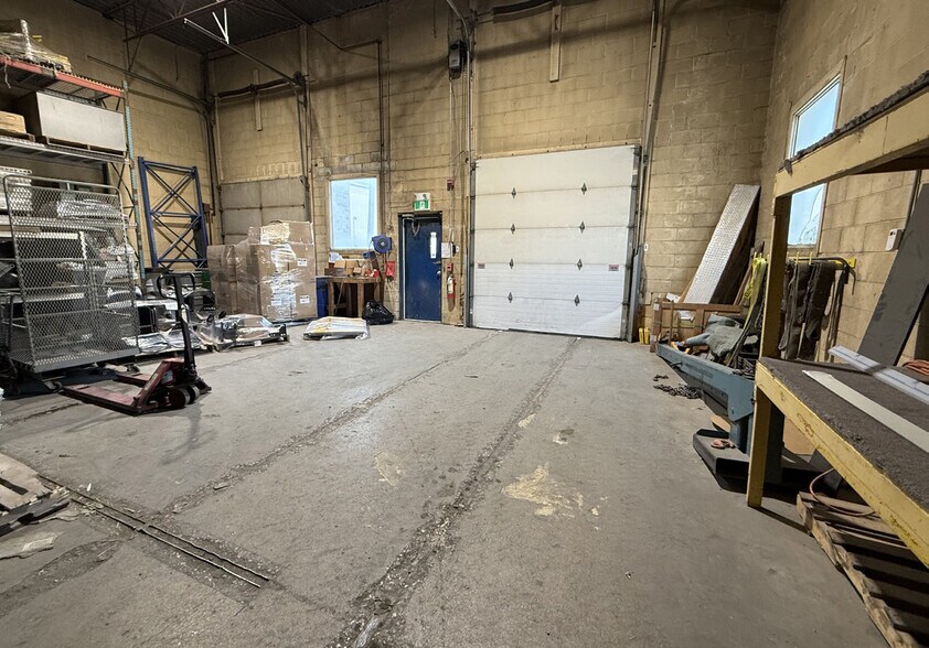 More Photos Of 15 Bury St, Winnipeg Distribution For Sale