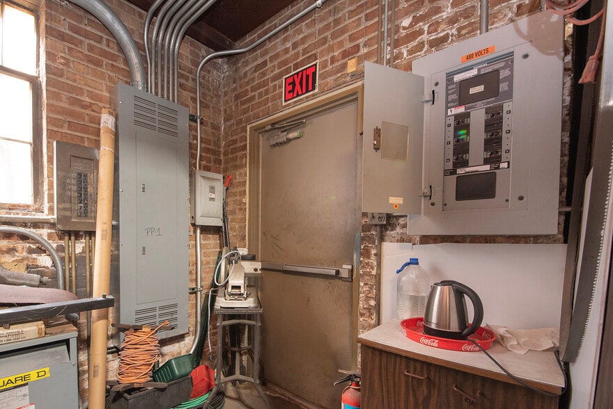 More Photos Of 3957 N Normandy Ave, Chicago Manufacturing For Sale