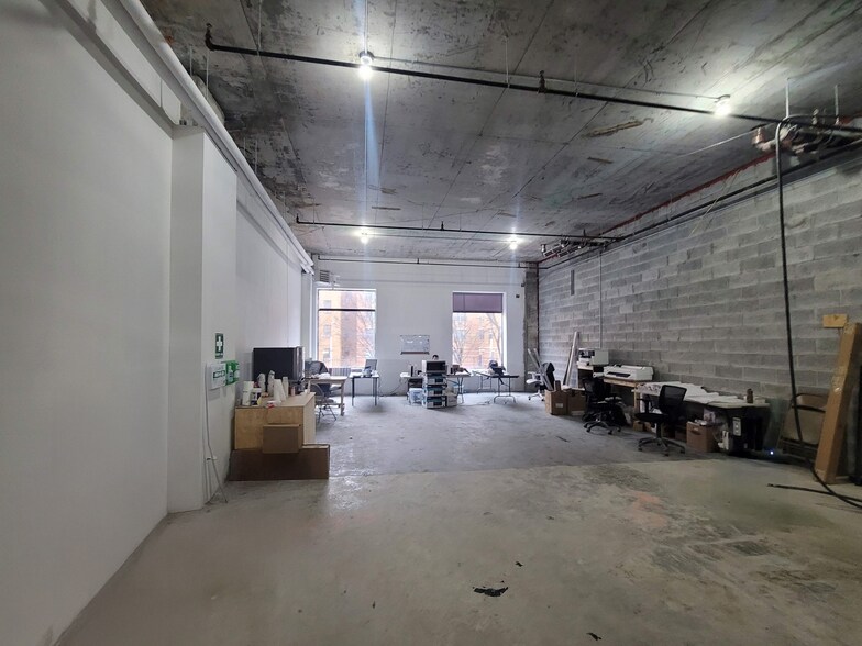More Photos Of 909 E Tremont Ave, Bronx General Retail For Lease