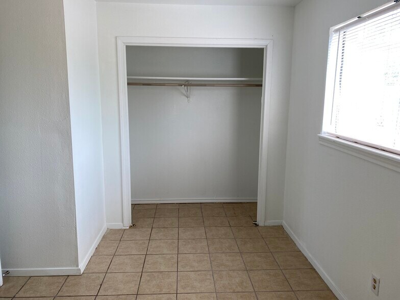 More Photos Of 1004 Austin St, Portland Apartments For Sale