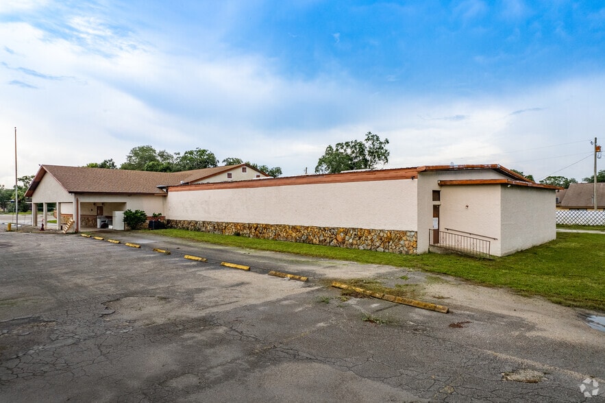 More Photos Of 1936 Abacus Rd, Holiday Lodge Meeting Hall For Lease