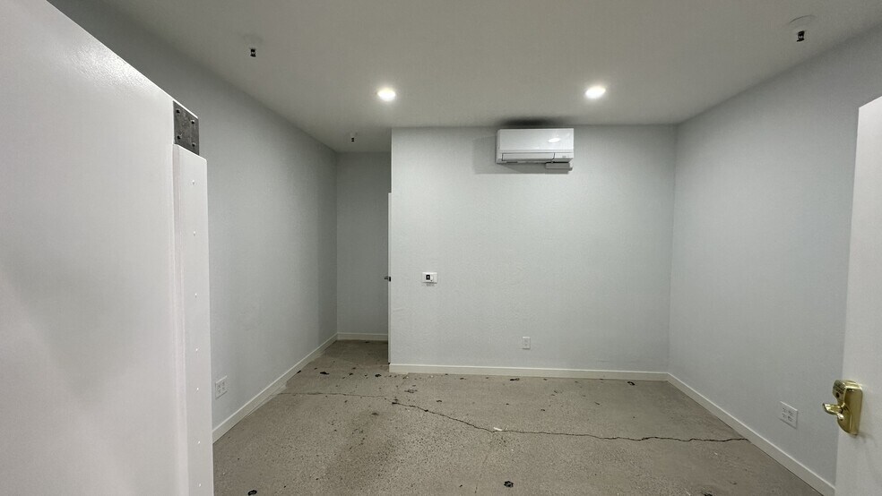 More Photos Of 3251 N Ad Art Rd, Stockton Warehouse For Lease
