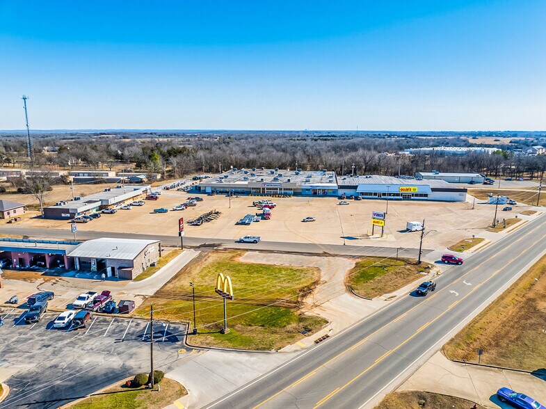 More Photos Of 1601-1623 E Jackson St, Hugo General Retail For Sale