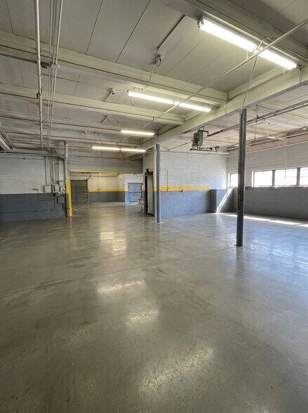 More Photos Of 306 Market St, Hartford Industrial For Lease