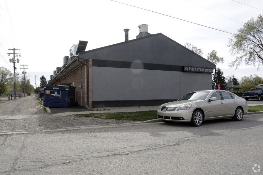 More Photos Of 104 3rd Ave SE, High River Storefront For Sale