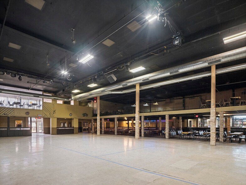 More Photos Of 1508 SE 25th St, Oklahoma City Bar For Sale