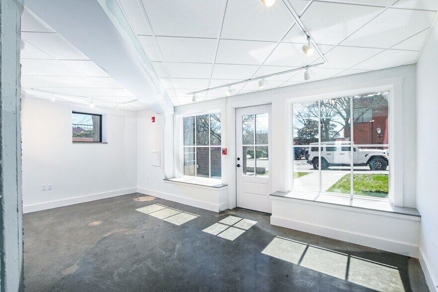 More Photos Of 1 Johnny Cake Hill, New Bedford Storefront Retail Office For Lease