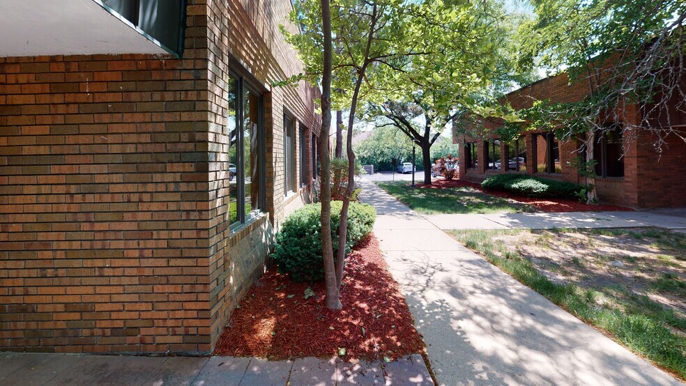 More Photos Of 657 E Golf Rd, Arlington Heights Unknown For Lease