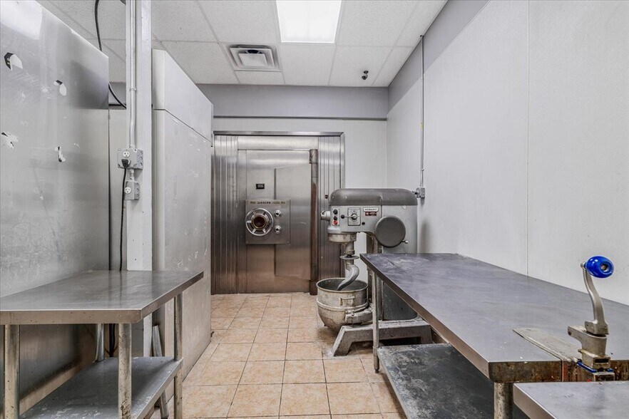 More Photos Of 3404 Main St, Homestead Storefront For Sale