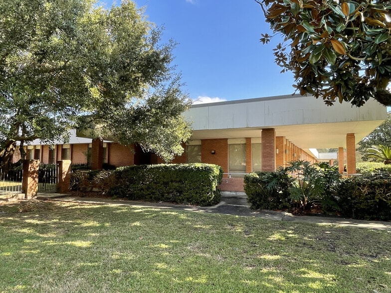 More Photos Of 4201 Woodland Dr, New Orleans Rehabilitation Center For Sale