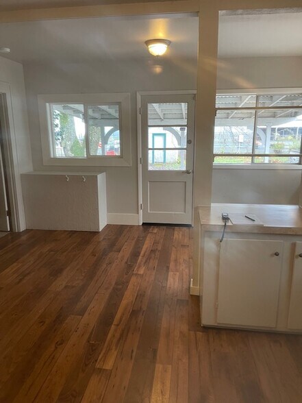 More Photos Of 200 Main St, Rickreall Storefront Retail Office For Lease