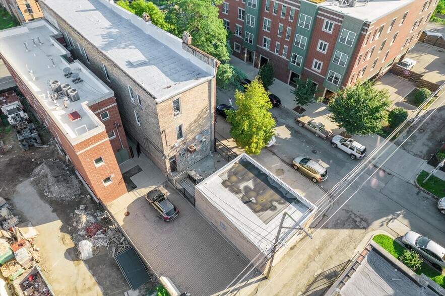 More Photos Of 3501 W Armitage Ave, Chicago Apartments For Lease