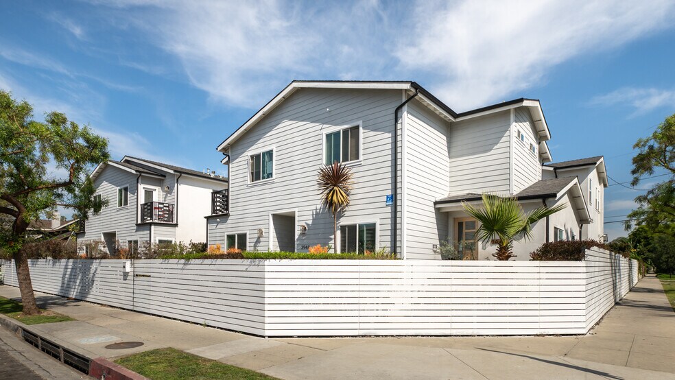 More Photos Of 3944 S Budlong Ave, Los Angeles Apartments For Sale