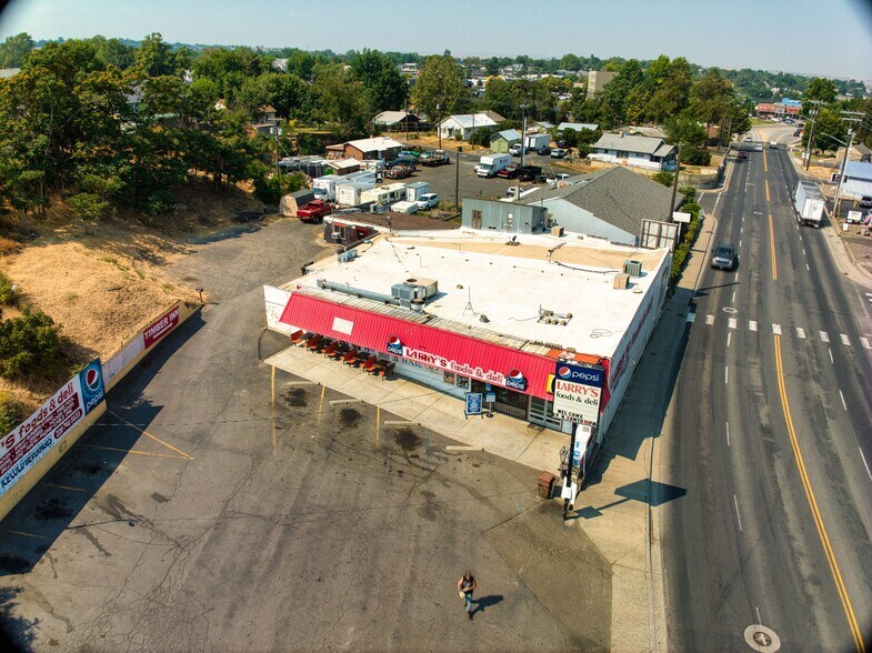 More Photos Of 2414 Main St, Lewiston Convenience Store For Sale